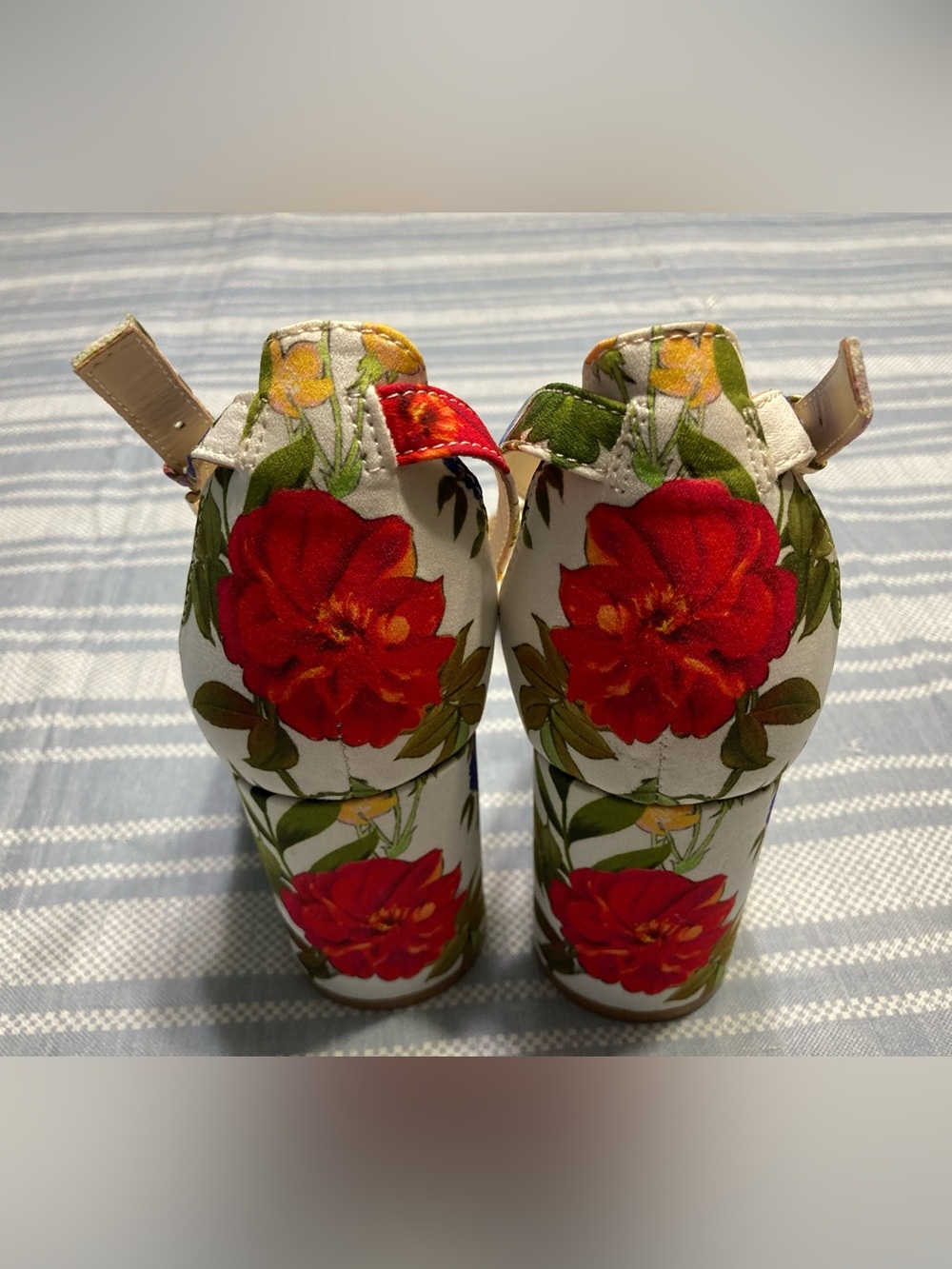 Nine West “Sandy2” white floral heels. - Picture 4 of 5